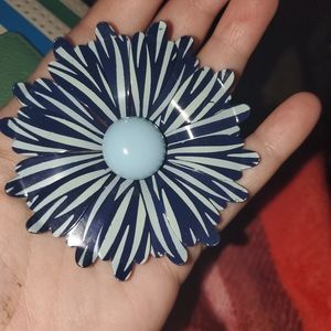 1970s flower brooch